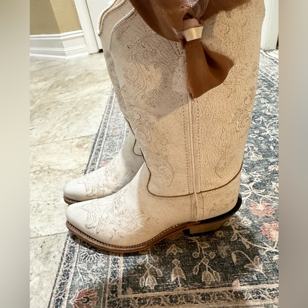 Old west embroidered cowgirl boots